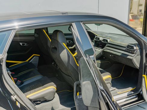 Used 2024 Lamborghini Urus Performante AWD/4WD image 55