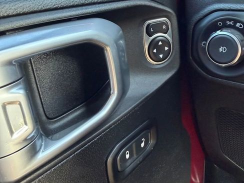 Used 2021 Jeep Wrangler Sport S image 19