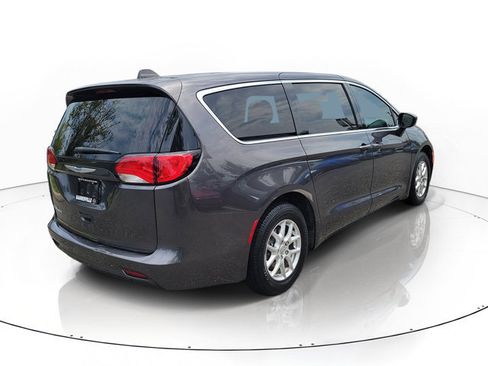 Used 2020 Chrysler Voyager LX w/ Cold Weather Group FWD image 2