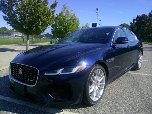 Used 2023 Jaguar XF R-Dynamic SE AWD/4WD image 23