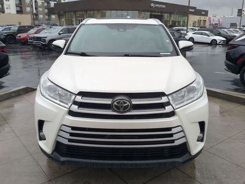 Used 2019 Toyota Highlander SE image 10