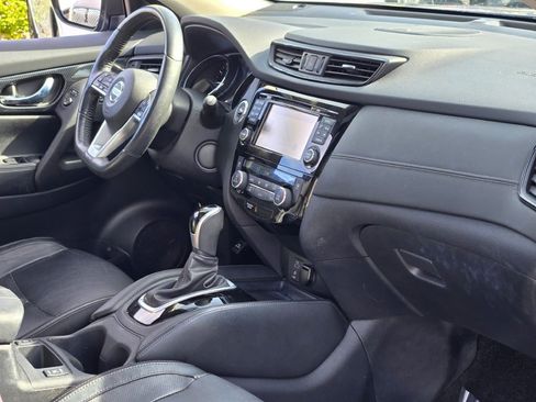 Used 2017 Nissan Rogue SL w/ SL Premium Package image 6