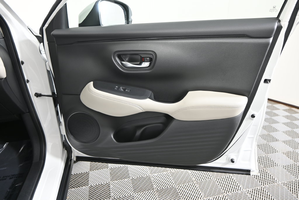 Used 2023 Honda HR-V LX image 12