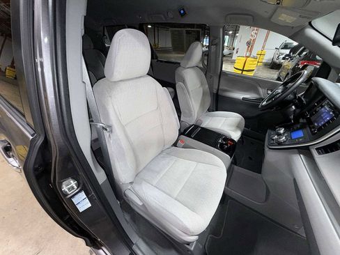Used 2020 Toyota Sienna LE w/ LE Preferred Package AWD/4WD image 16
