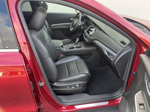 Used 2019 Cadillac XT4 Premium Luxury w/ Technology Package image 16