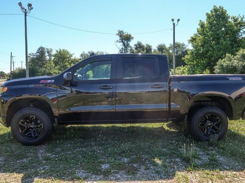 Used 2021 Chevrolet Silverado 1500 Custom Trail Boss w/ Midnight Edition AWD/4WD image 2