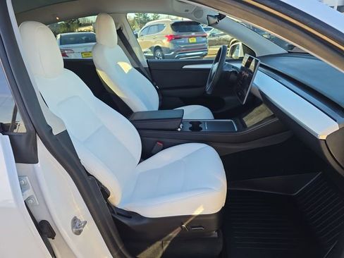 Used 2022 Tesla Model Y Performance image 10