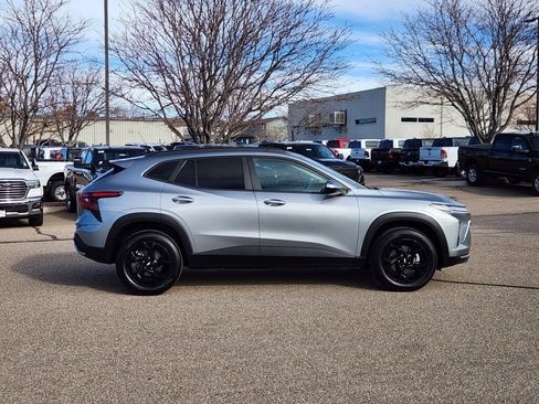 Used 2025 Chevrolet Trax LT w/ Driver Confidence Package image 2