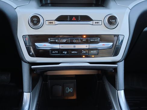 Certified 2022 Ford Explorer XLT w/ Equipment Group 202A image 23