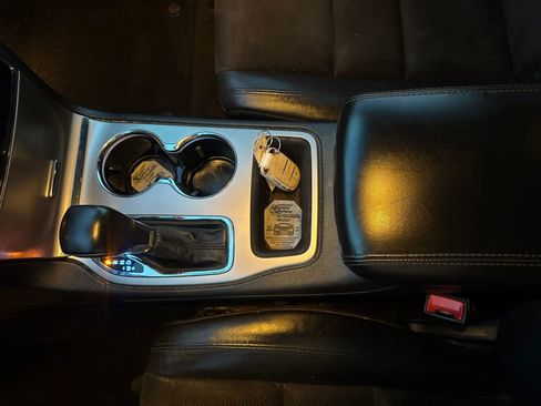 Used 2019 Jeep Grand Cherokee Altitude image 32