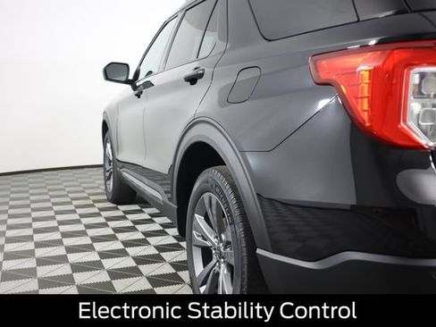 Used 2021 Ford Explorer XLT w/ Equipment Group 202A AWD/4WD image 26
