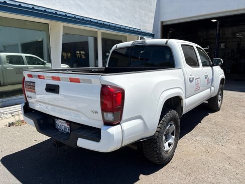 Used 2021 Toyota Tacoma SR AWD/4WD image 4
