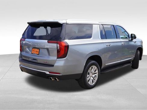 Used 2025 GMC Yukon XL Denali AWD/4WD image 5