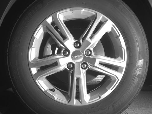 Used 2024 GMC Terrain SLE FWD image 12