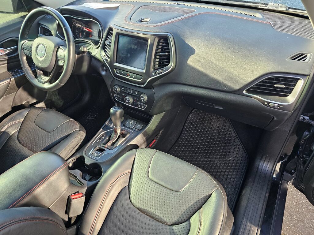 Used 2019 Jeep Cherokee Trailhawk AWD/4WD image 10