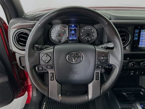 Certified 2018 Toyota Tacoma TRD Off-Road image 17