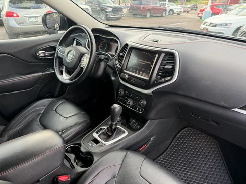 Used 2014 Jeep Cherokee Trailhawk w/ Comfort/Convenience Group AWD/4WD image 16