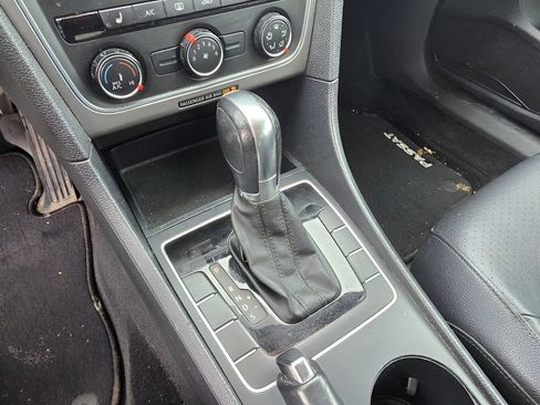 Used 2015 Volkswagen Passat 1.8T Wolfsburg Edition image 19