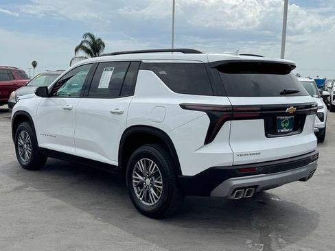 Certified 2026 Chevrolet Traverse LT FWD image 3