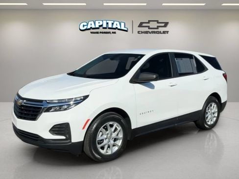 Used 2022 Chevrolet Equinox LS w/ LS Convenience Package FWD image 1