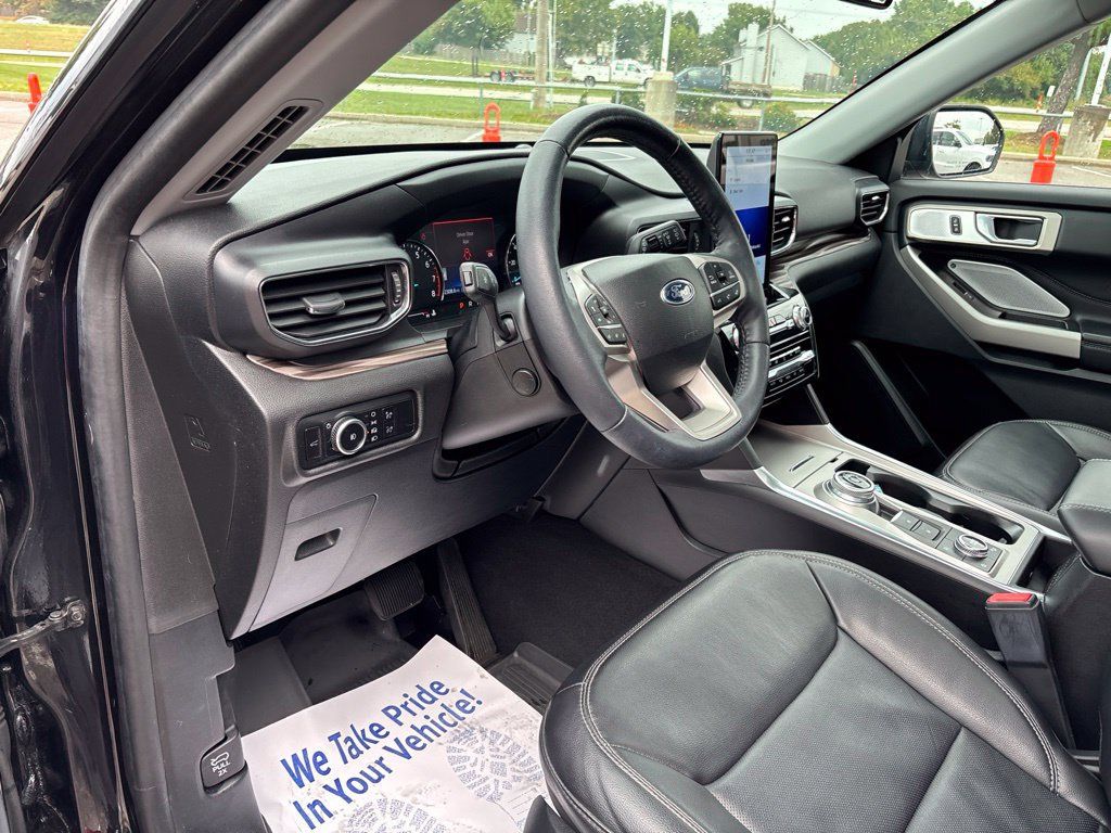 Used 2023 Ford Explorer Limited w/ Limited Technology Package AWD/4WD image 32