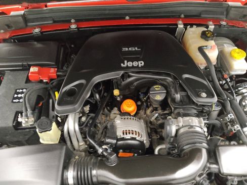 Used 2018 Jeep Wrangler Unlimited Sport S image 30