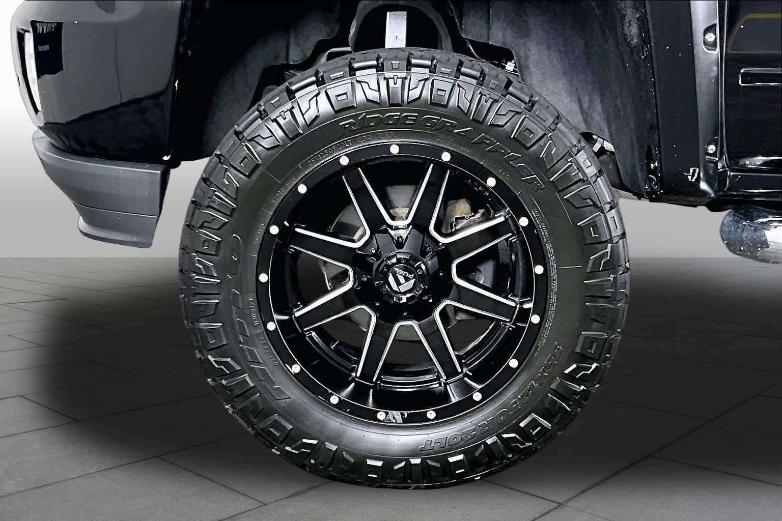 Used 2018 Chevrolet Silverado 1500 LT w/ Texas Edition RWD image 10