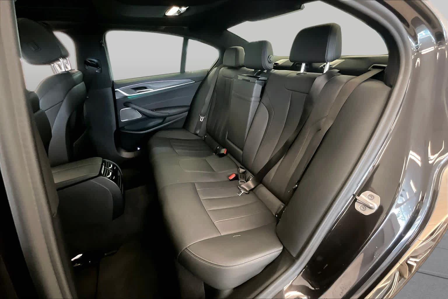 Used 2021 BMW 530i w/ M Sport Package RWD image 18