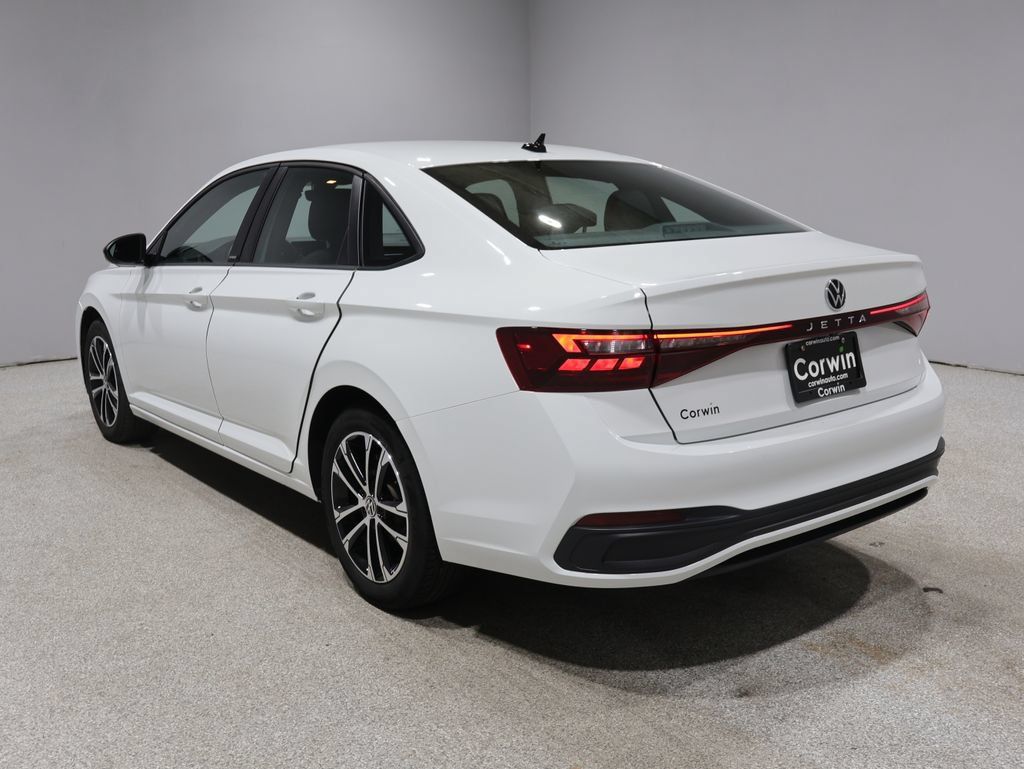 Used 2025 Volkswagen Jetta Sport FWD image 5