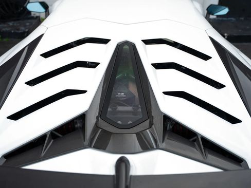Used 2019 Lamborghini Aventador SVJ AWD/4WD image 32