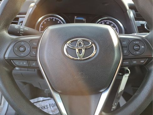 Used 2019 Toyota Camry LE image 11