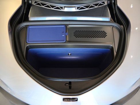 Used 2020 McLaren Speedtail image 17