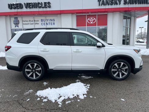 Used 2025 Honda Pilot Touring image 6