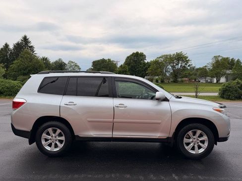 Used 2011 Toyota Highlander SE w/ Tow Pkg AWD/4WD image 5