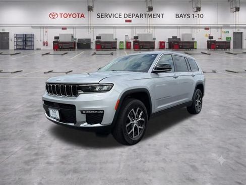 Used 2023 Jeep Grand Cherokee L Limited AWD/4WD image 4
