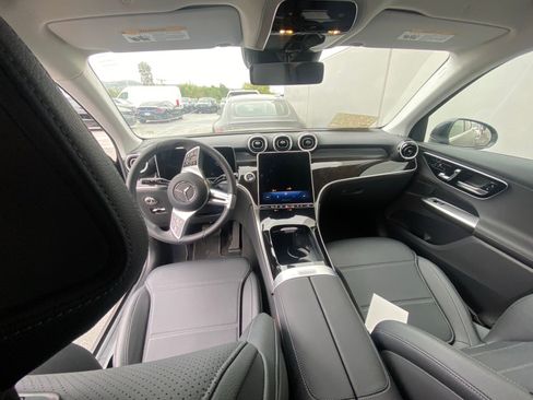 Used 2025 Mercedes-Benz GLC 350e 4MATIC image 12