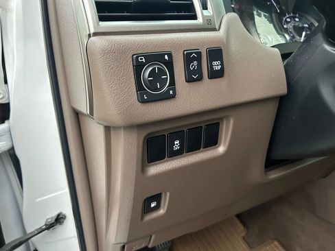 Used 2011 Lexus GX 460 image 16