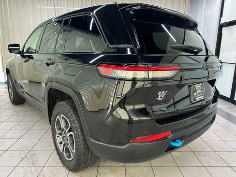 Used 2023 Jeep Grand Cherokee Trailhawk image 9