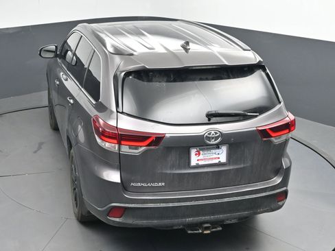 Used 2019 Toyota Highlander SE w/ Carpet Mat Package (TMS) image 36