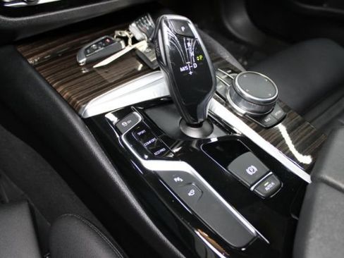 Used 2017 BMW 530i xDrive image 14