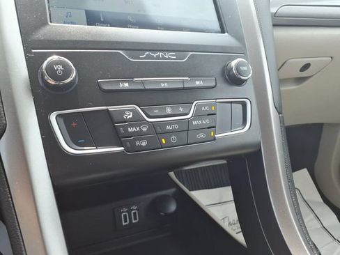 Certified 2020 Ford Fusion SE FWD image 19