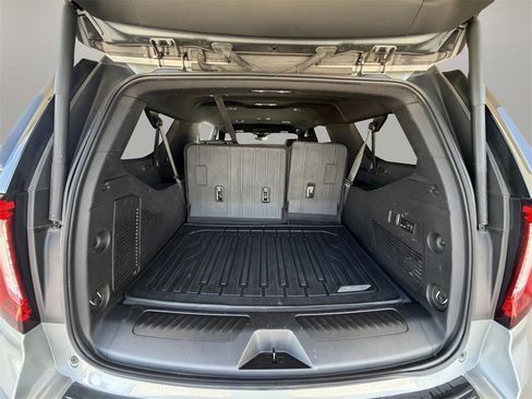 Used 2023 GMC Yukon XL SLT w/ SLT Luxury Package image 22