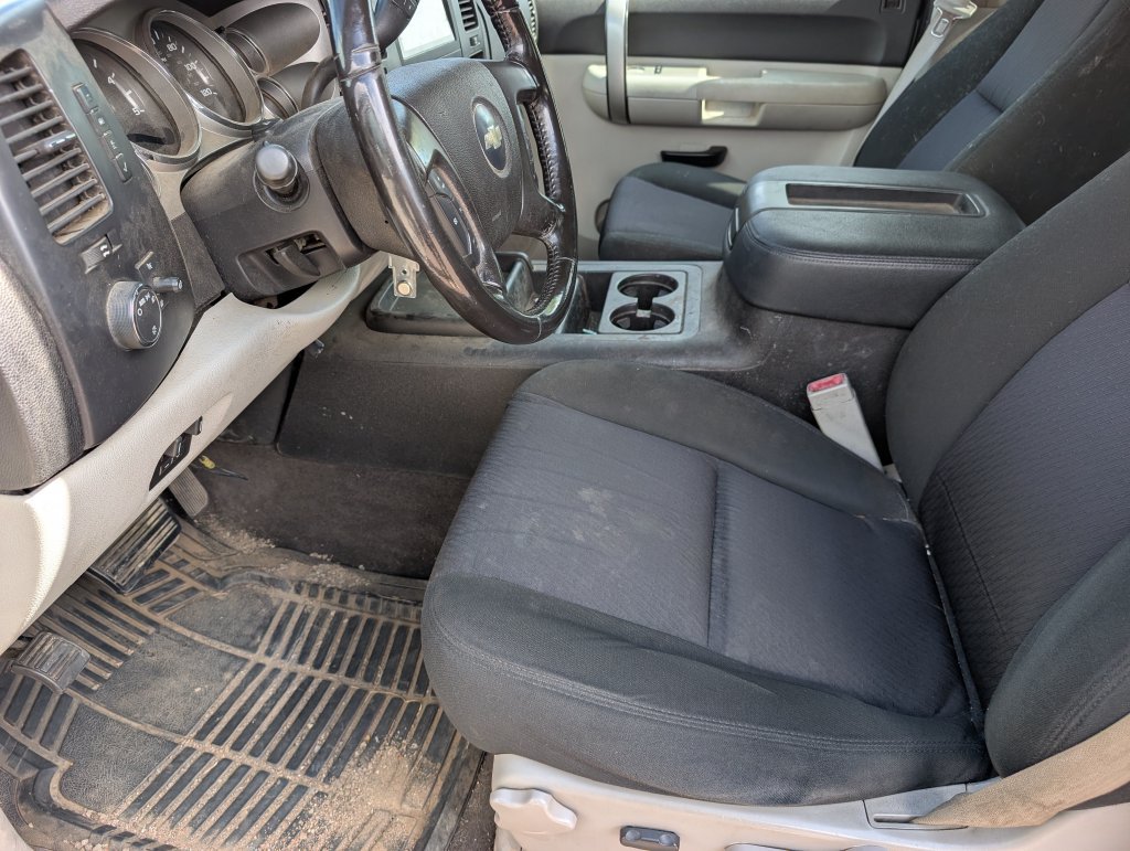 Used 2007 Chevrolet Silverado 2500 LT w/ 2LT Audio Package AWD/4WD image 11