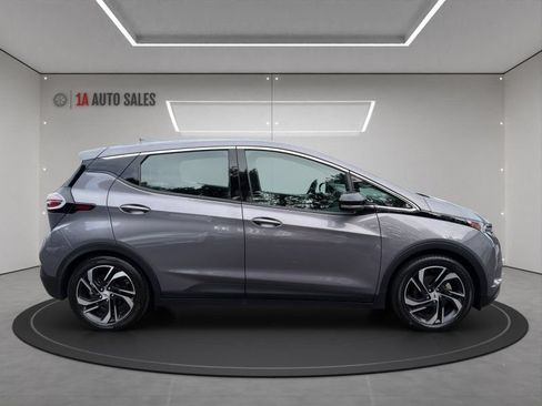 Used 2023 Chevrolet Bolt LT w/ Infotainment Package FWD image 6