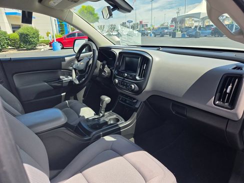 Used 2018 Chevrolet Colorado W/T w/ WT Convenience Package AWD/4WD image 12