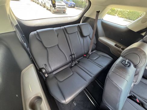 Used 2026 Kia Carnival FWD image 31