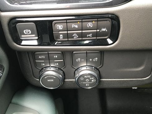 New 2026 GMC Yukon AT4 w/ AT4 Premium Package AWD/4WD image 19