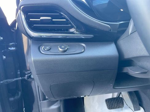 Used 2025 Buick Envista Sport Touring image 34