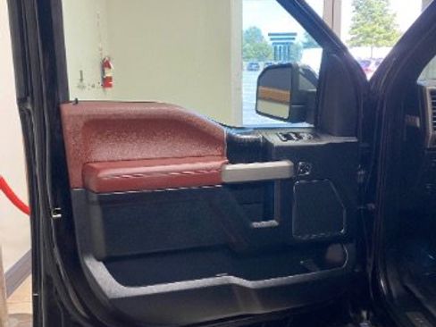 Used 2018 Ford F150 Platinum RWD image 9