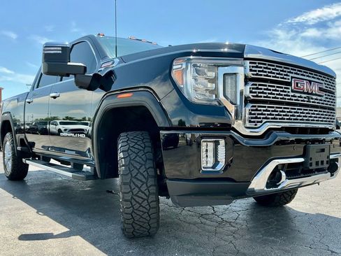 Used 2022 GMC Sierra 2500 Denali w/ Denali Ultimate Package AWD/4WD image 2